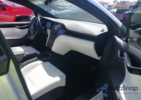 2018 Tesla Model X 100D/75D/P100D z USA, uszkodzony, nr VIN 5YJXCBE22JF103533